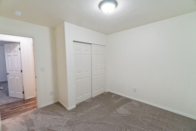 Building Photo - Recently Updated Single Family Home on Spo...