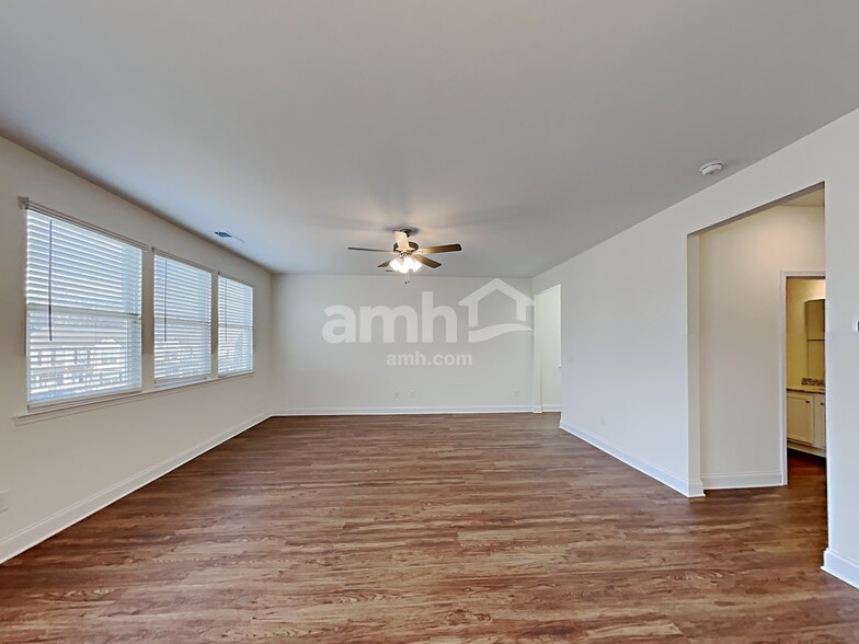 Building Photo - 1094 Heritage Blvd