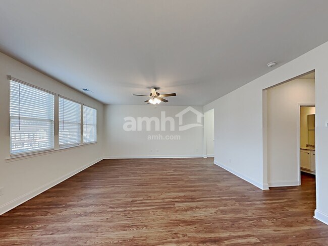 Building Photo - 2409 Garrett Prk Dr