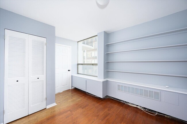 Building Photo - 1460 N Sandburg Terrace