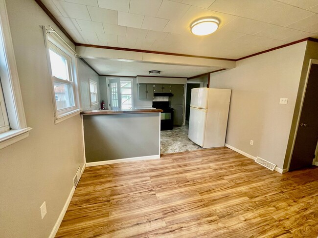 Building Photo - 2 Bed 2 Bath- Beaver Falls PA