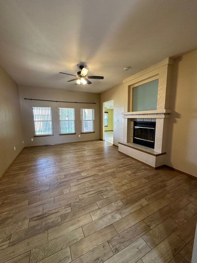 Building Photo - Cozy 4 Bed 2 Bath! Mesa School District !