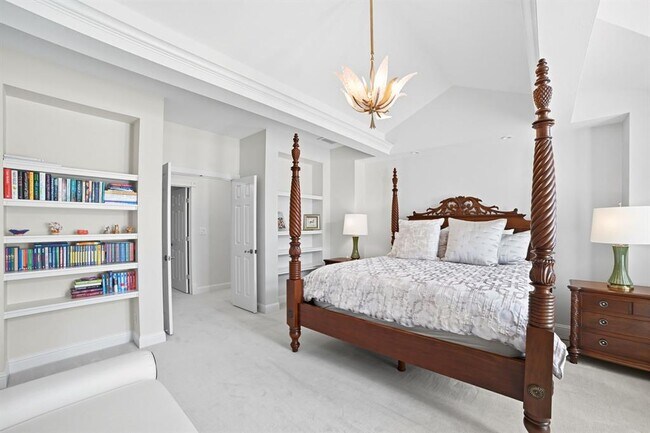 Building Photo - 500 Konstanty Cir