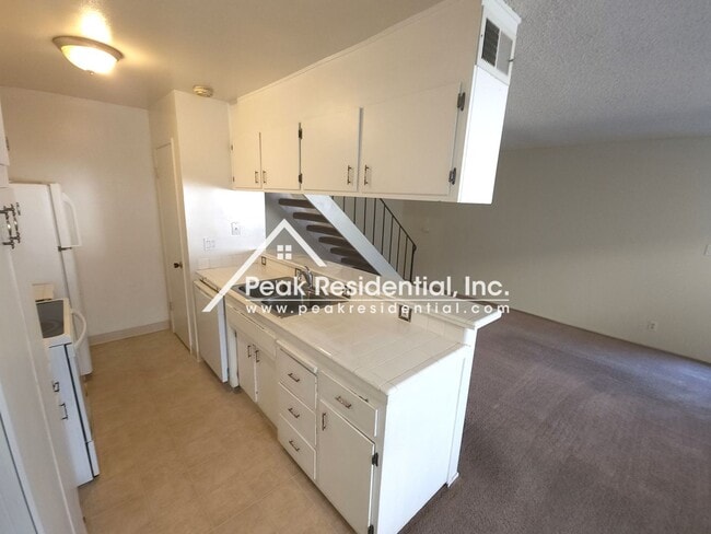 Building Photo - Spacious Rosemont Area 2bd/1ba Condo - Great Price!