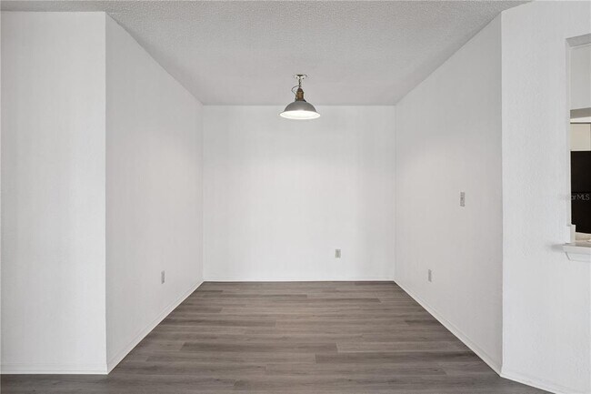 Building Photo - 2550 N Alafaya Trail