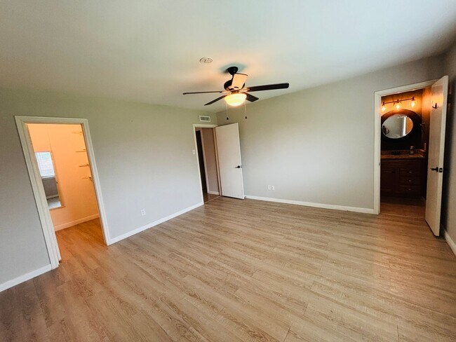 Building Photo - Charming home for lease in the heart of North Richland Hills!