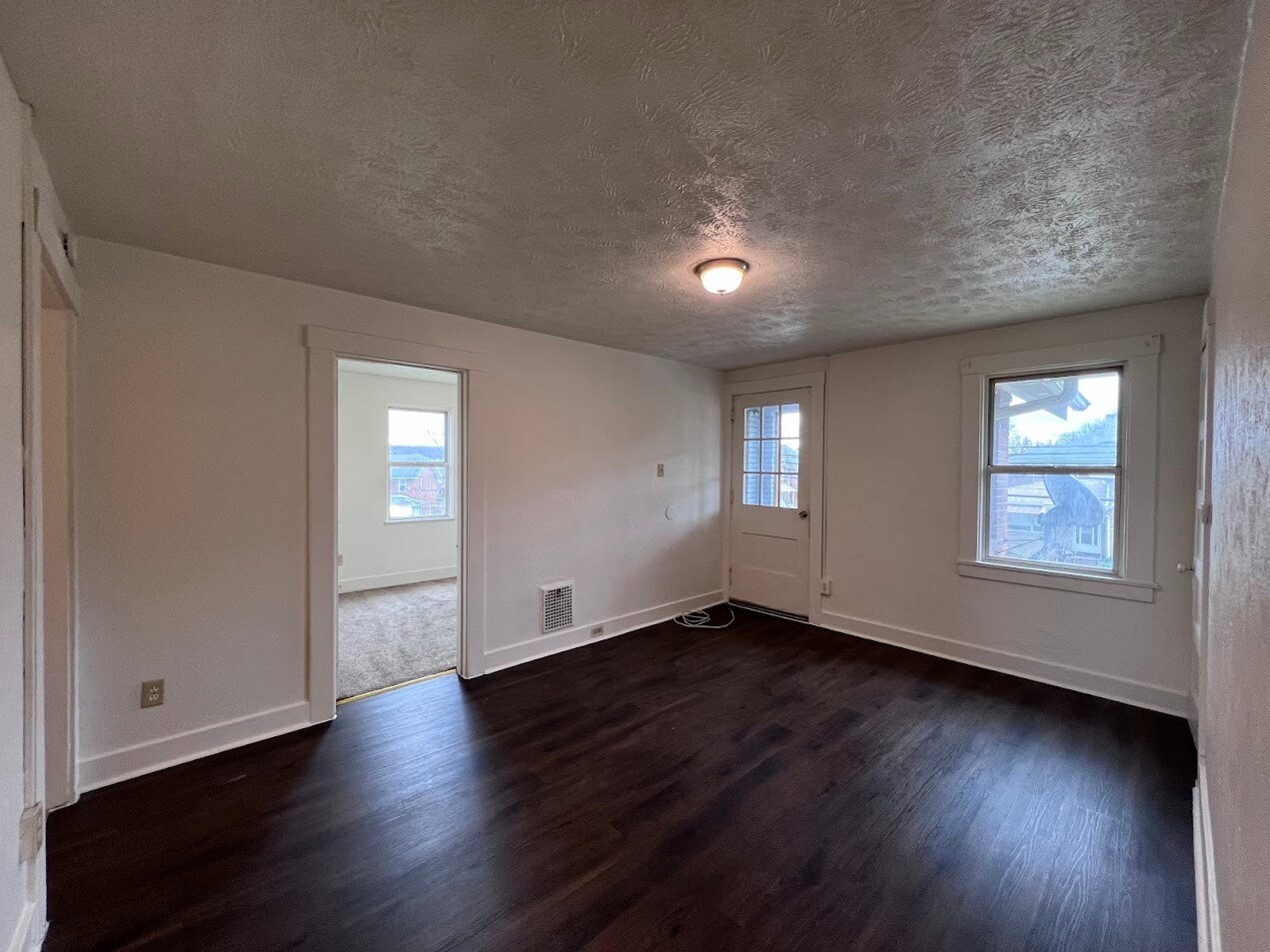 Building Photo - 610 Short St