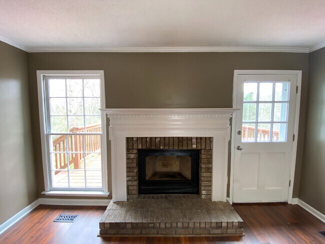 Building Photo - 221 Ridgewood Dr