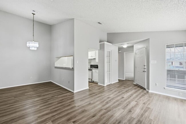 Building Photo - 2131 Andover Dr