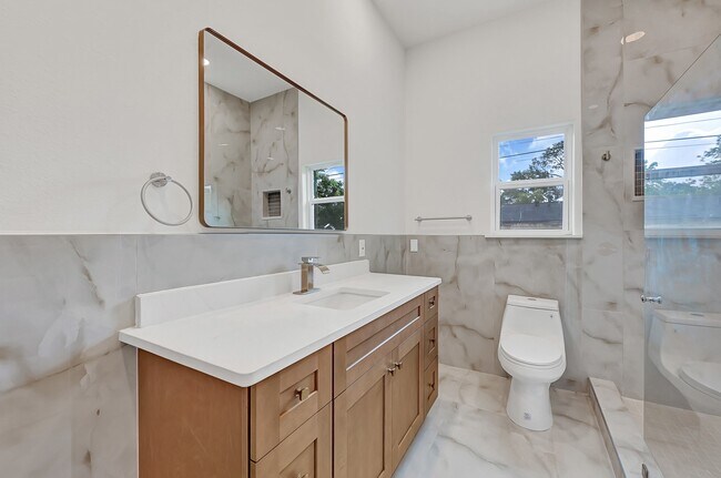 Building Photo - 5731 Belvedere Dr