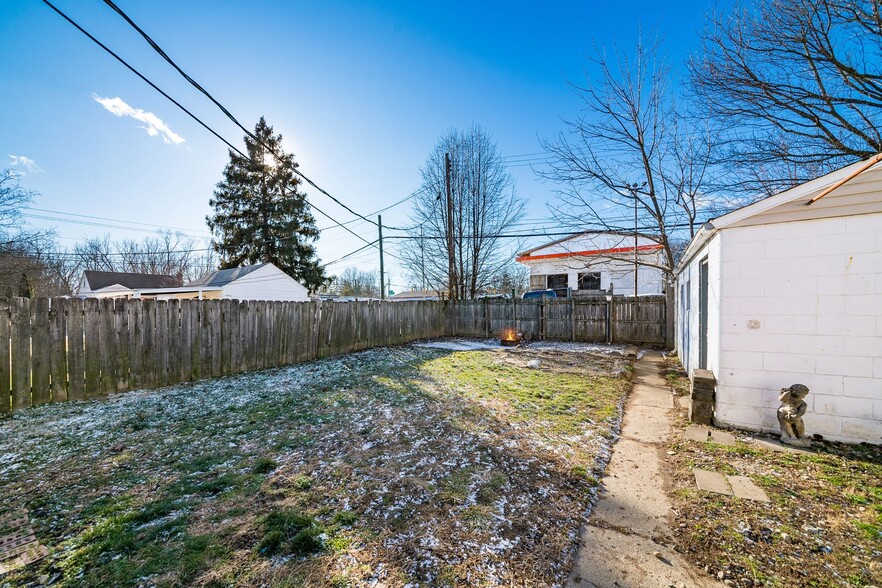 Building Photo - 2861 Woodland Ave