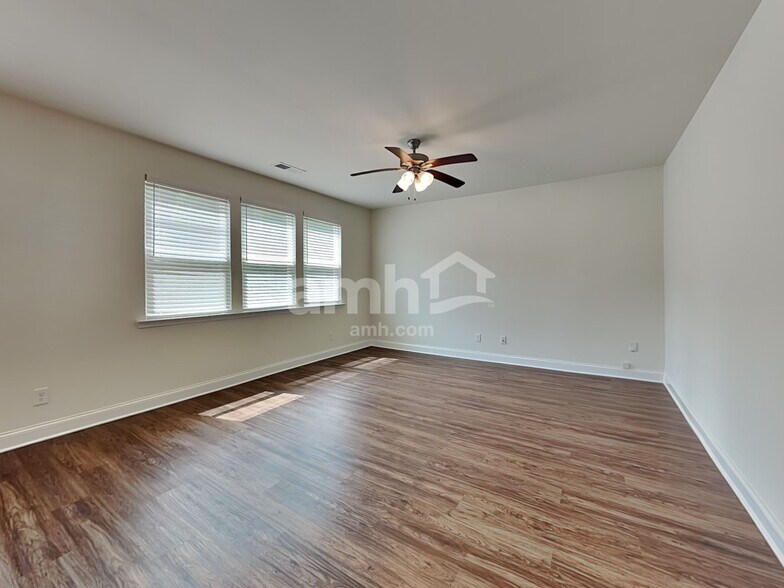 Building Photo - 600 Lk Vis Ct