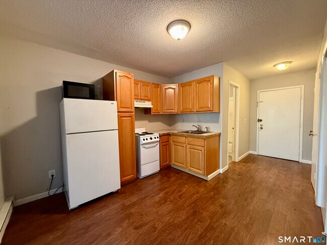 Building Photo - 289 Main Ave