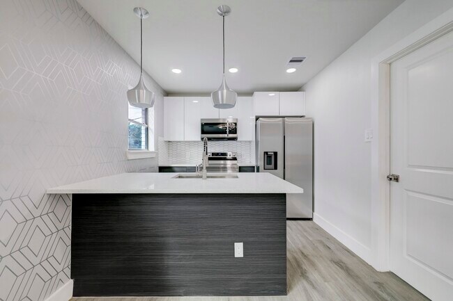 Building Photo - 2403 Cleburne St