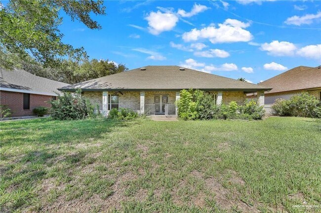 Building Photo - 20 Meadow Way Dr