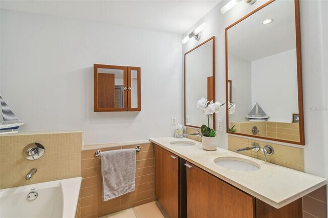 Building Photo - 912 Channelside Dr