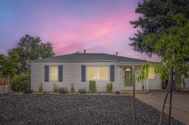 Building Photo - Remodeled 2BD, 1.5BA Chaffee Park Home with 1-Car Garage