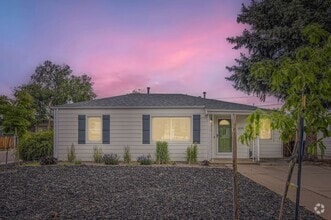 Building Photo - Remodeled 2BD, 1.5BA Chaffee Park Home wit...
