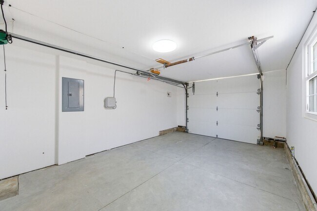 Building Photo - Charming 2 bed, 1.5 bath Alta Heights Home