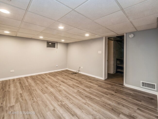 Building Photo - 408 S Mitchell Ave