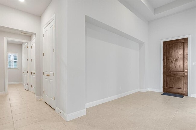 Building Photo - 728 Landing Ln