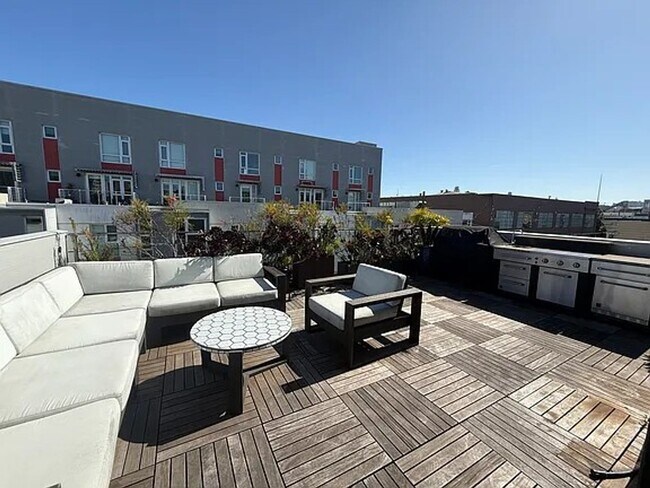Building Photo - Luxury Penthouse Condo w/Large Private Terrace, Outdoor Kitchen – a must see! PROGRESSIVE