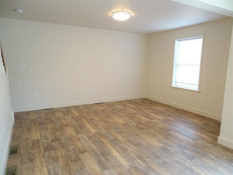 Building Photo - 256 Wildflower Dr