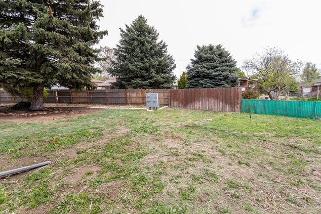 Building Photo - Peaceful Bi-Level Home in a Quiet Cul-de-Sac