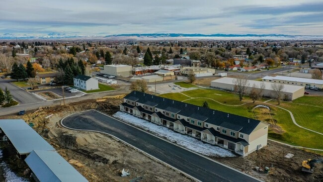 Building Photo - $300 off first month for February move-ins - BRAND NEW 3 BED 2.5 BATH HOMES IN ST ANTHONY