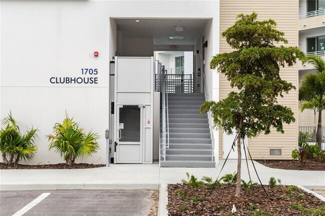 Building Photo - 1709 N Tamiami Trl