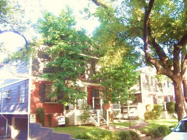 Building Photo - Refurbished Cape Cod Townhome – 2 Master B...