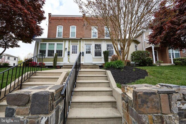 Building Photo - 423 N Orange St