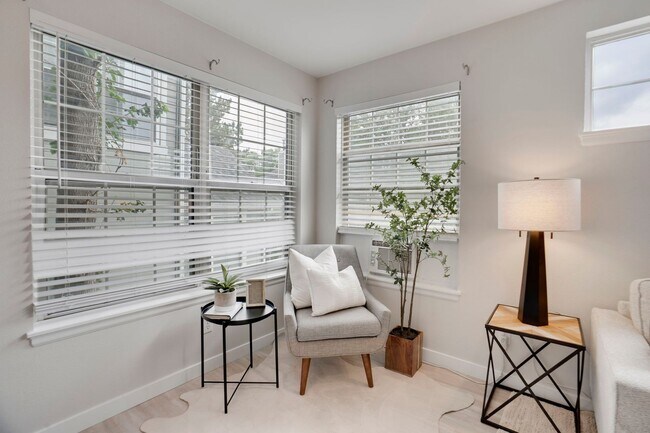 Building Photo - Charming 2 bed 1 bath Condo in Centennial!