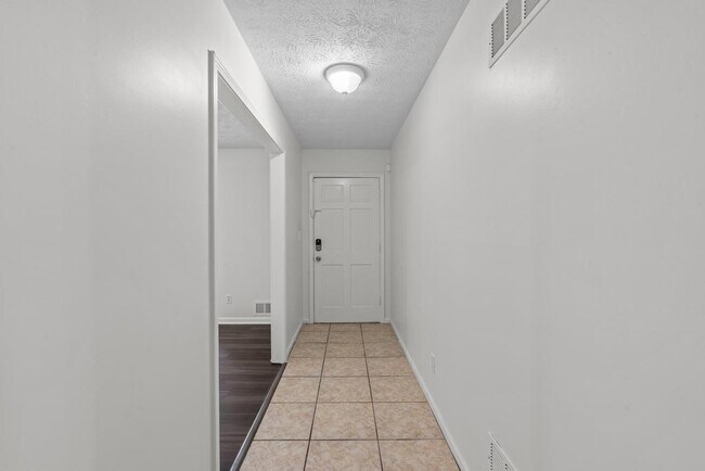Building Photo - 246 Barbara Ln