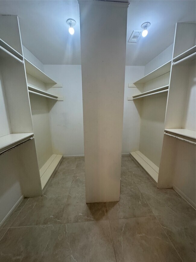 Building Photo - 7838 Vickijohn Dr