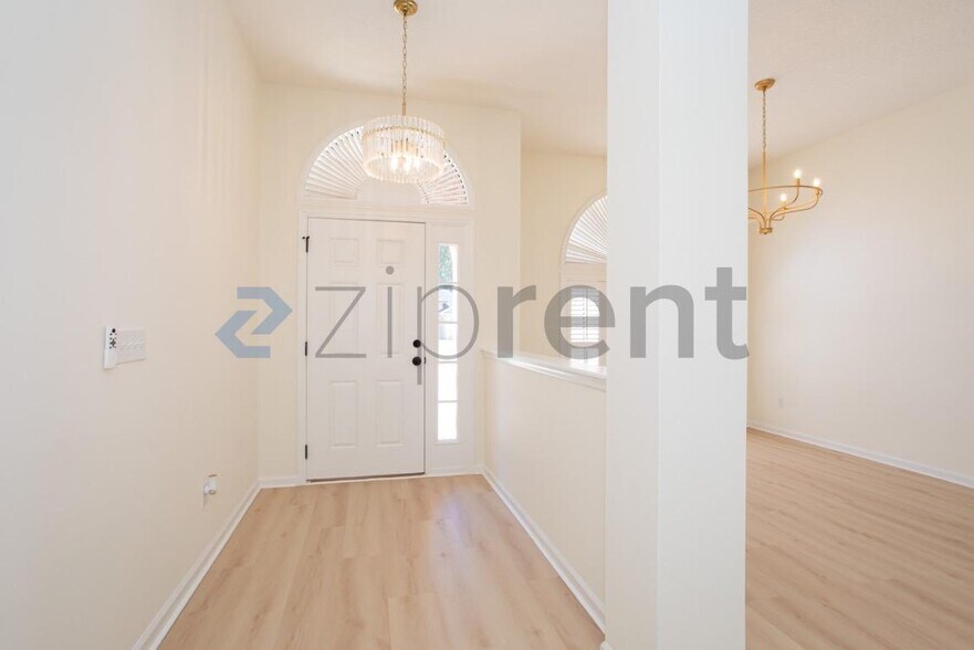 Building Photo - 10721 Long Cove Ct