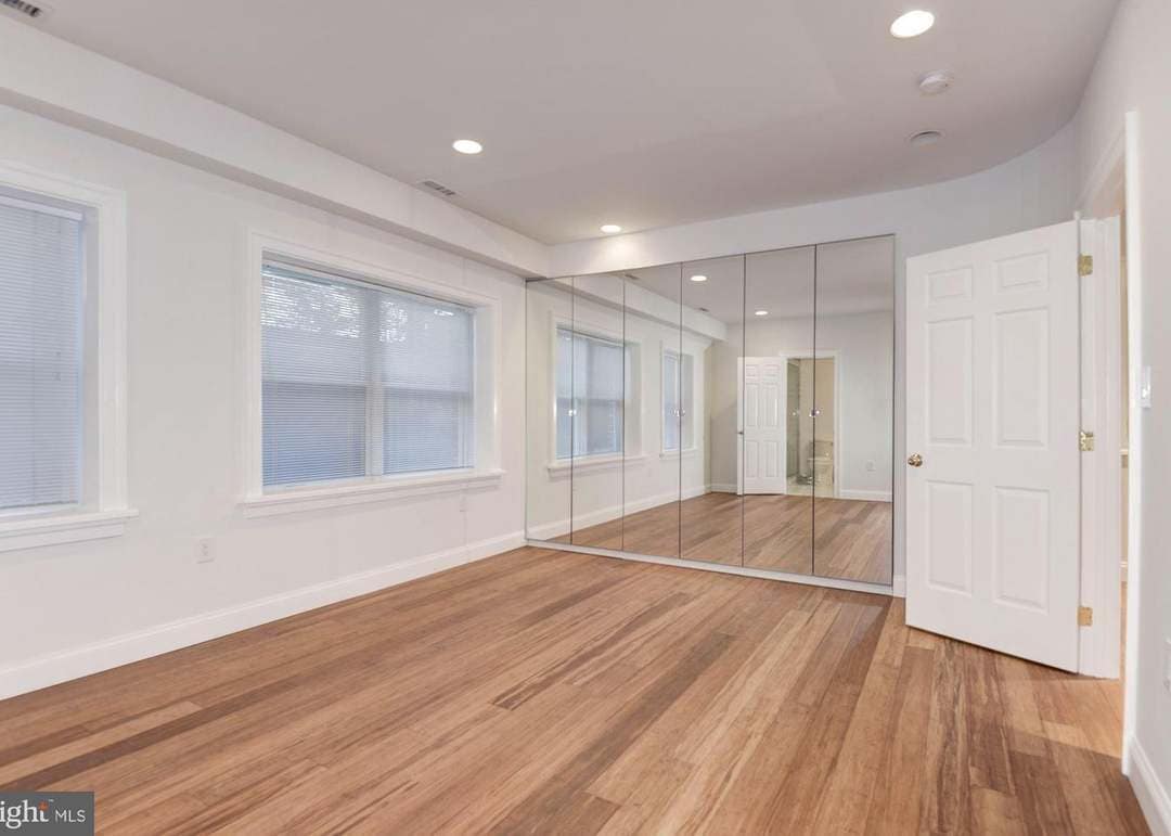 Building Photo - 4600 Kenmore Dr NW
