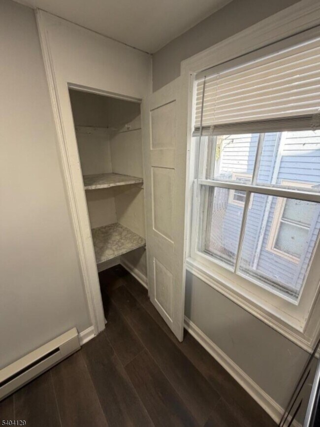 Building Photo - 57 Bridge St