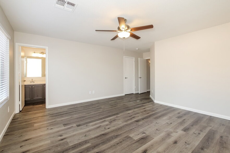 Building Photo - 16218 W Woodlands Ave