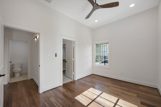 Building Photo - 305 Archer St