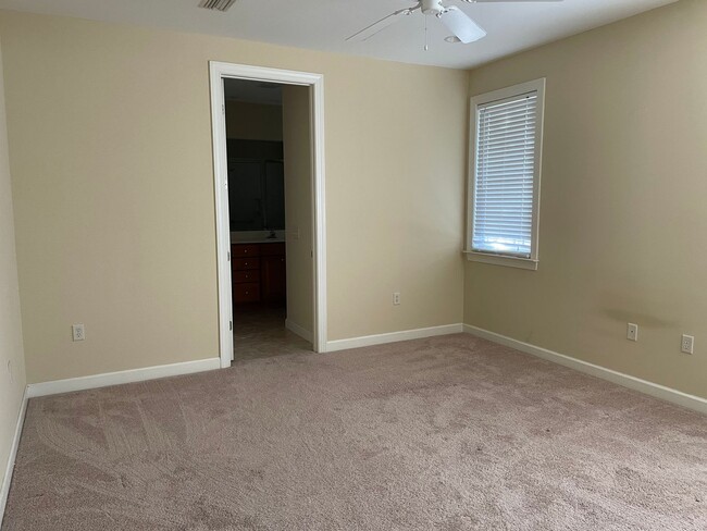 Building Photo - Great 3 Bedroom home - Coming from March 20th