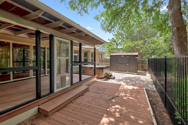 Building Photo - 4920 Hibiscus Valley Dr