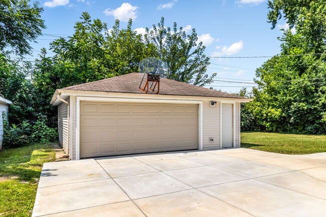 Building Photo - W148N8117 University Dr