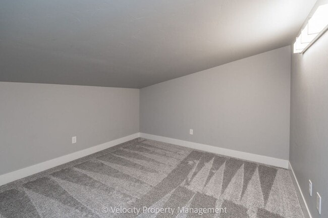 Building Photo - Stunning Home in Eagle Crest Resort Commun...