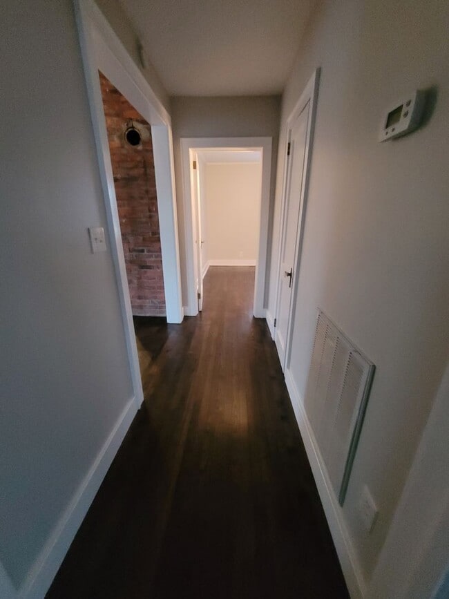 Building Photo - S305-2