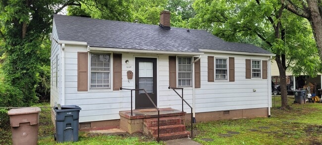 Primary Photo - 1228 Westside Dr