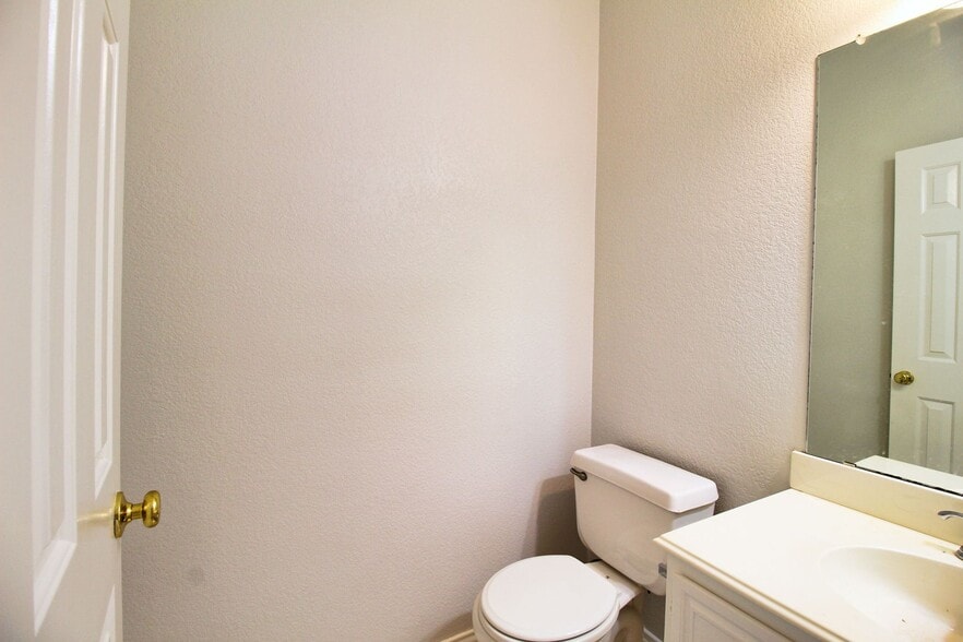 Building Photo - 8435 Creekside Cir