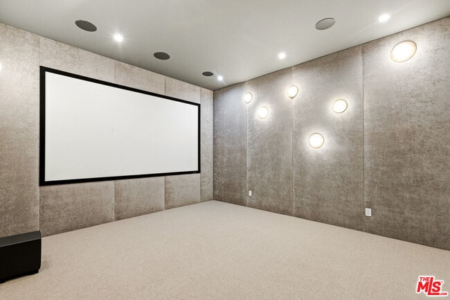 Building Photo - 738 N Harper Ave