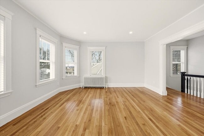 Building Photo - 22 Lewis St