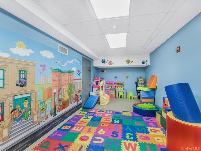 Building Photo - 543 Main St